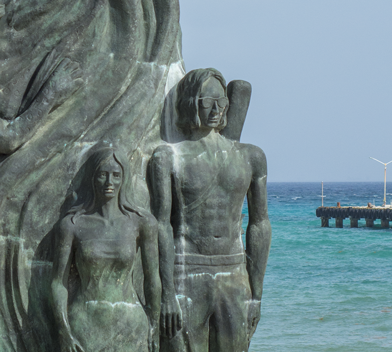 parque fundadores playa del carmen monumento